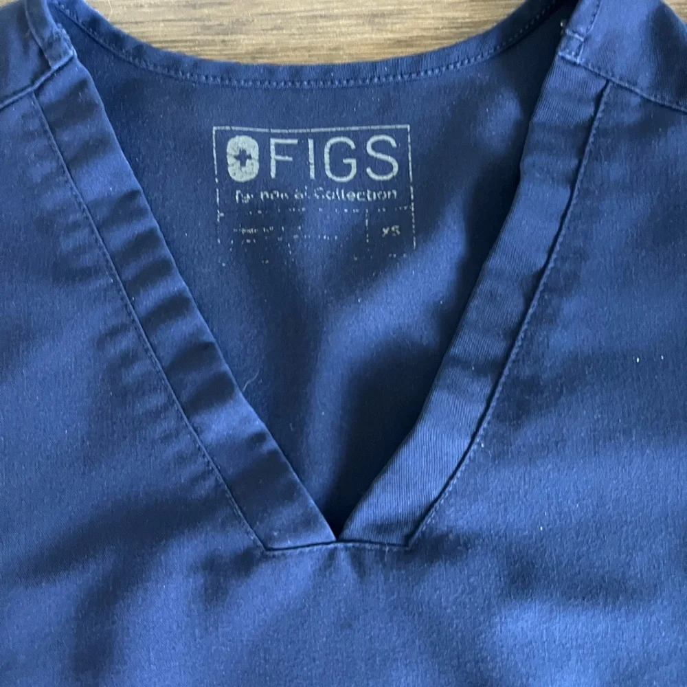 Figs Navy Scrub Top - Picture 2 of 4
